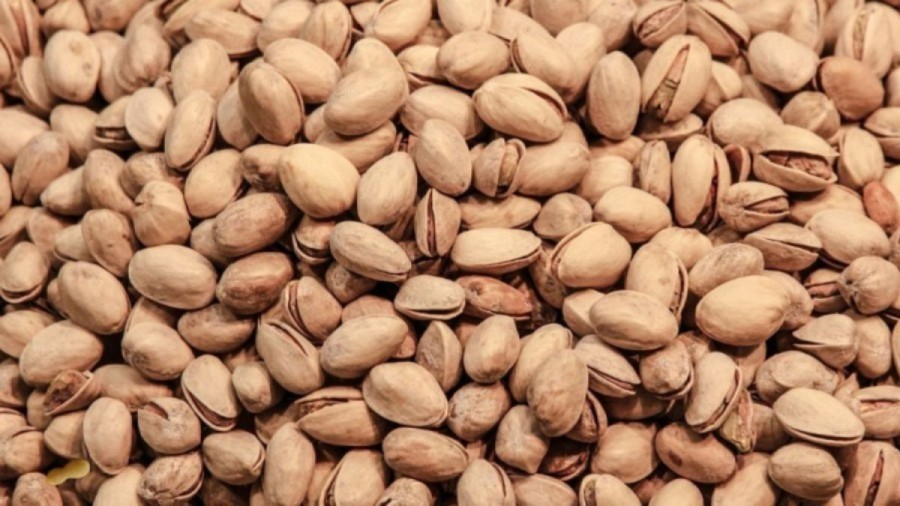Optical Illusion Challenge: Can you find a Peanut mixed with these Pistachios?