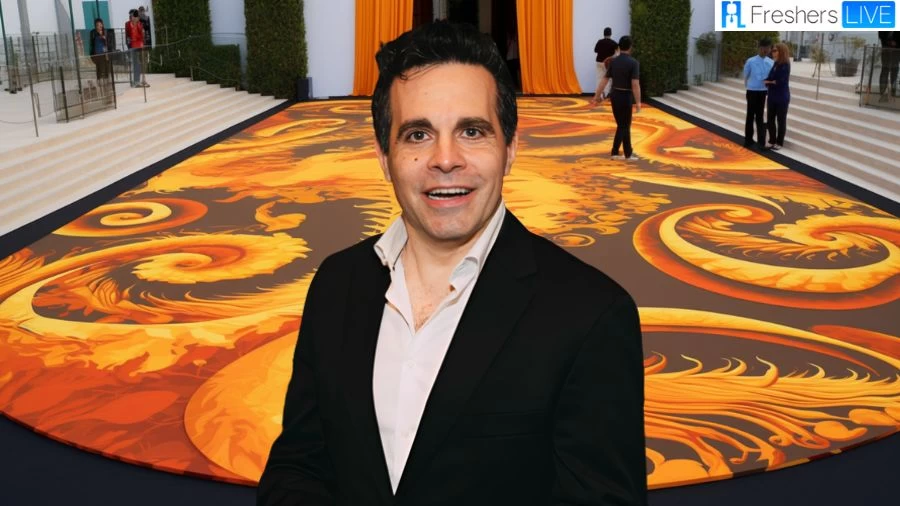 Is Mario Cantone Married? Who is Mario Cantone Married to?