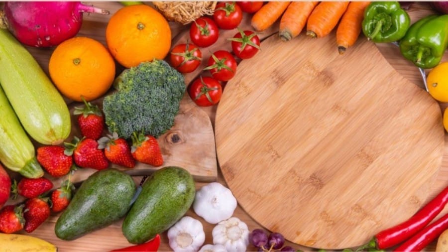 Optical Illusion: Can you find the Knife to cut the Vegetables?