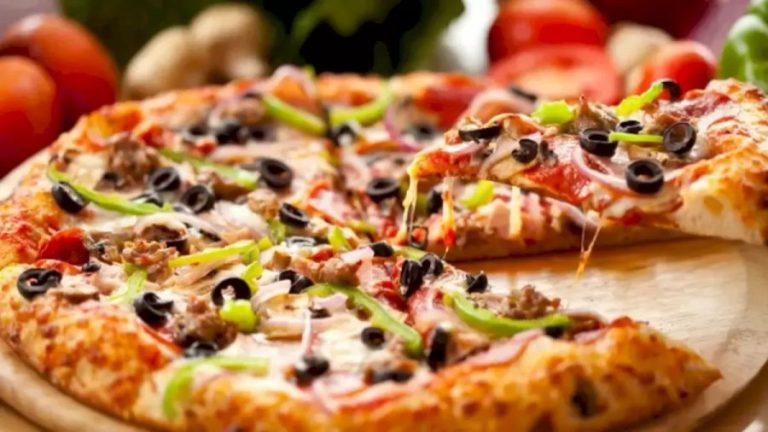 Optical Illusion Eye Test: You Are A Genius If You Locate The Ant In This Pizza Within 19 Seconds