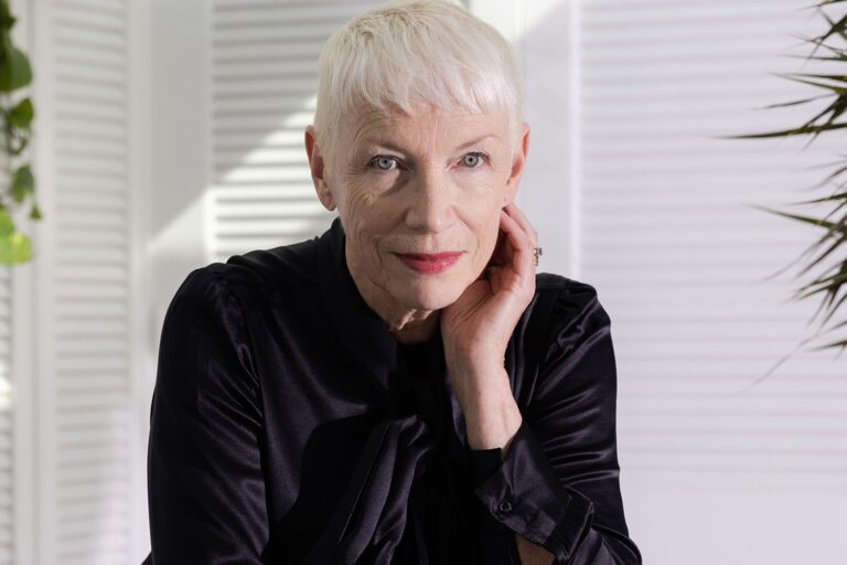 Annie Lennox Biography: Parents, Children, Age, Husband, Net Worth, Songs, Height, Wiki, Siblings