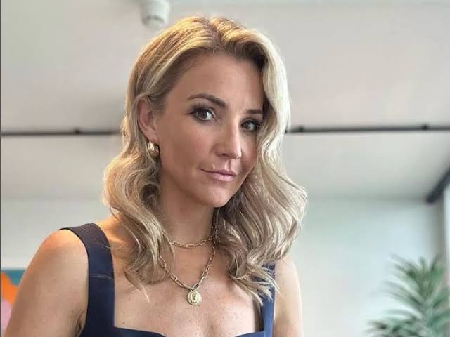 Helen Skelton Biography: Age, Net Worth, Instagram, Spouse, Height, Wiki, Parents, Siblings, Awards, Movies