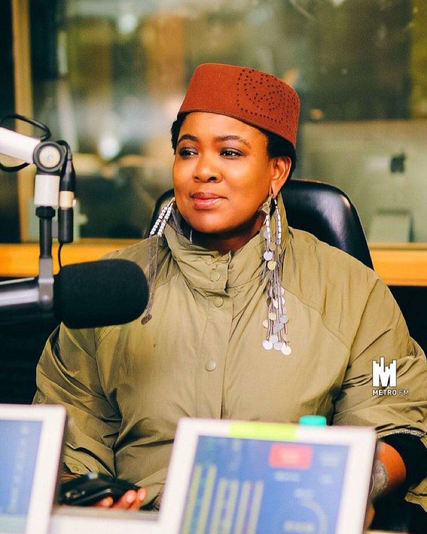 Thandiswa Mazwai Biography: Age, Husband, Songs, Net Worth, Albums, Daughter, Family, Partner