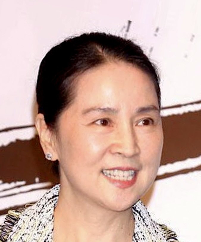 Jackie Chan's wife Lin Fengjiao Biography: Age, Net Worth, Husband, Children, Parents, Siblings, Height, Wiki