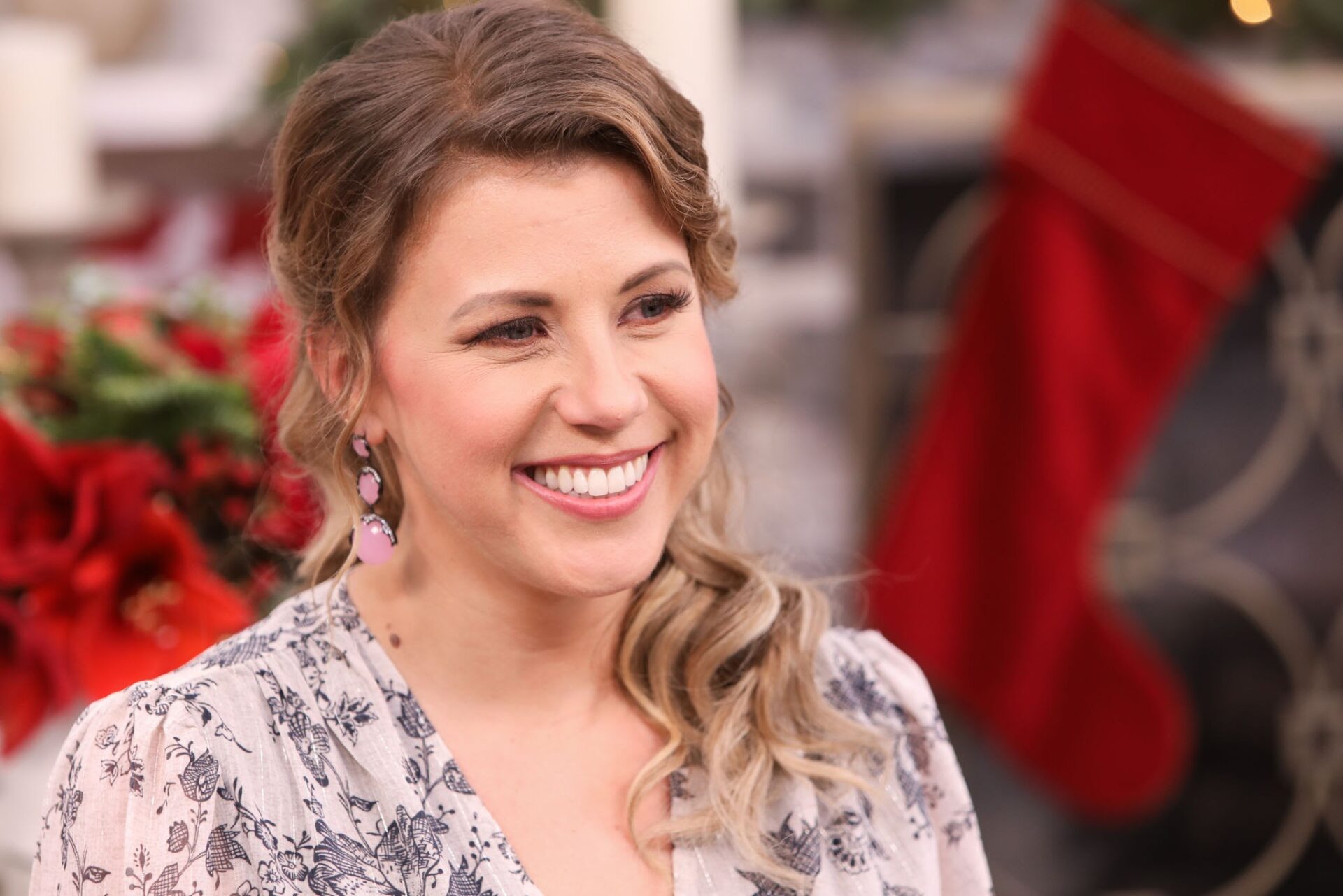 Jodie Sweetin Biography: Age, Net Worth, Spouse, Instagram, Height, Parents, Siblings, Children, Wiki, Awards, Movies