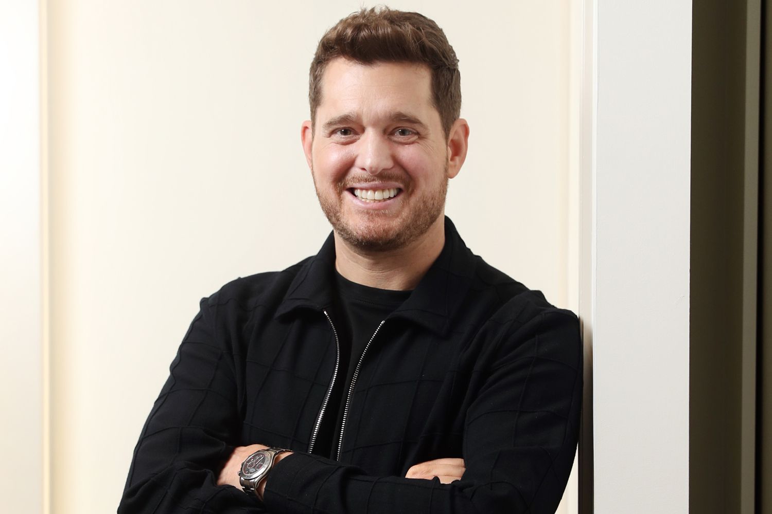 Michael Bublé Biography: Wife, Net Worth, Songs, Age, Family, Daughter Cancer, Height, Children
