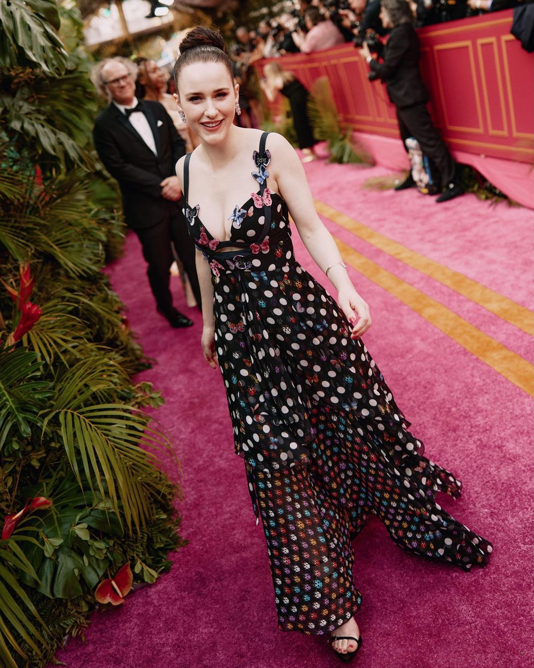 Rachel Brosnahan Biography: Net Worth, Age, Movies, Husband, Instagram, TV Shows, Parents, Height