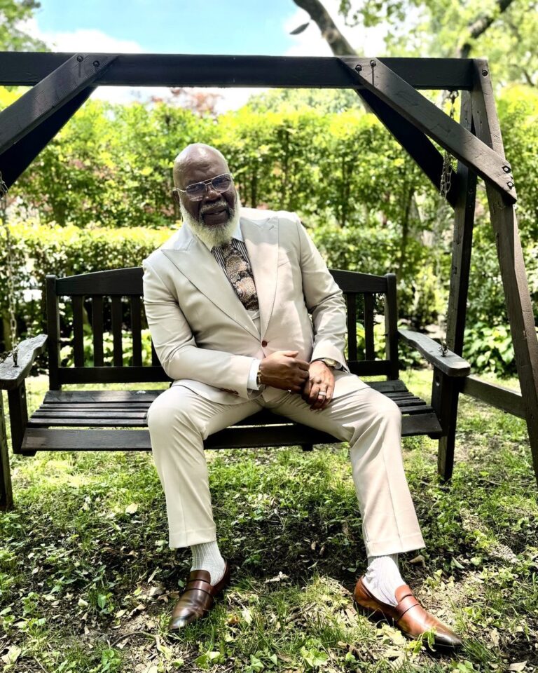 TD Jakes Biography: Age, Wife, Net Worth, Children, Height, Controversy, Church, Rumors, Sermons