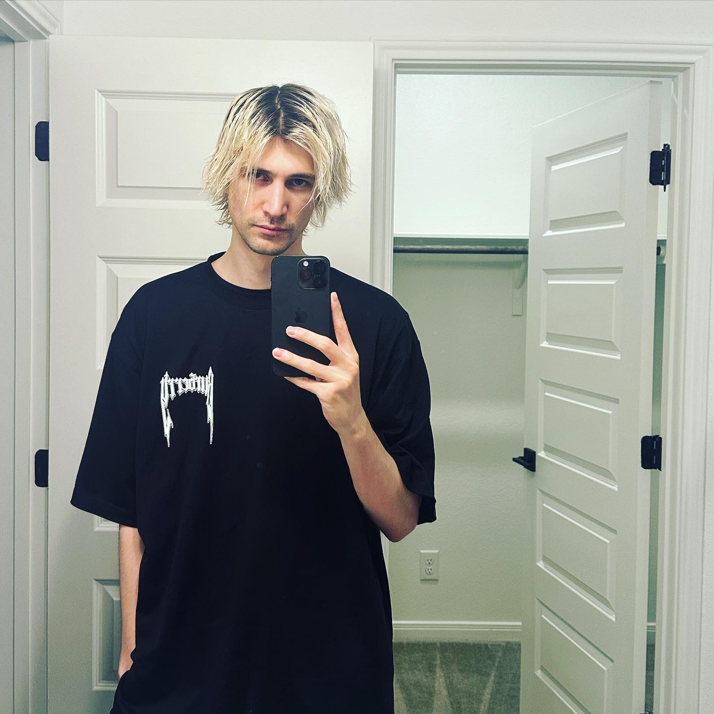 xQc Biography: Net Worth, Girlfriend, YouTube, Age, Voice, Reddit, Twitch, Real Name