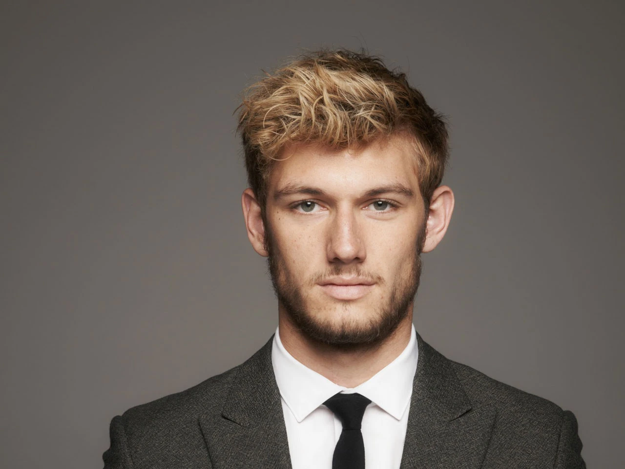Alex Pettyfer Biography: Wife, Net Worth, Height, Age, Instagram, Parents, Movies, TV Shows