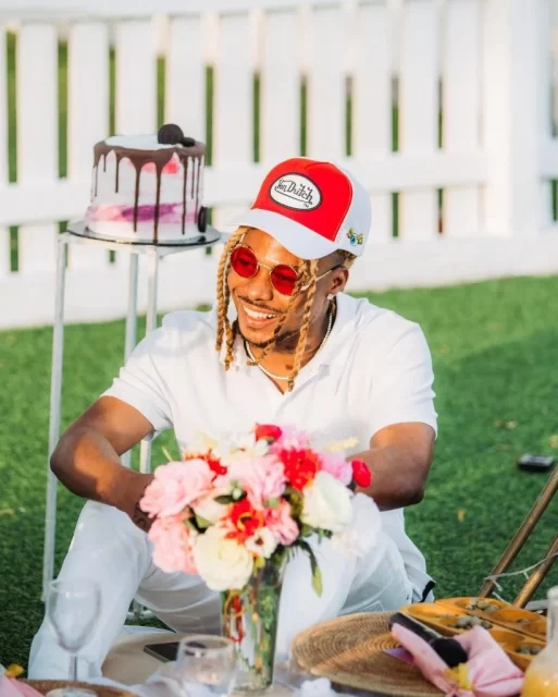 Asake Biography: Age, Songs, Net Worth, Girlfriend, Record Label, Lyrics, Wiki, Wife, Instagram, Cars, Houses, Phone Number, Albums