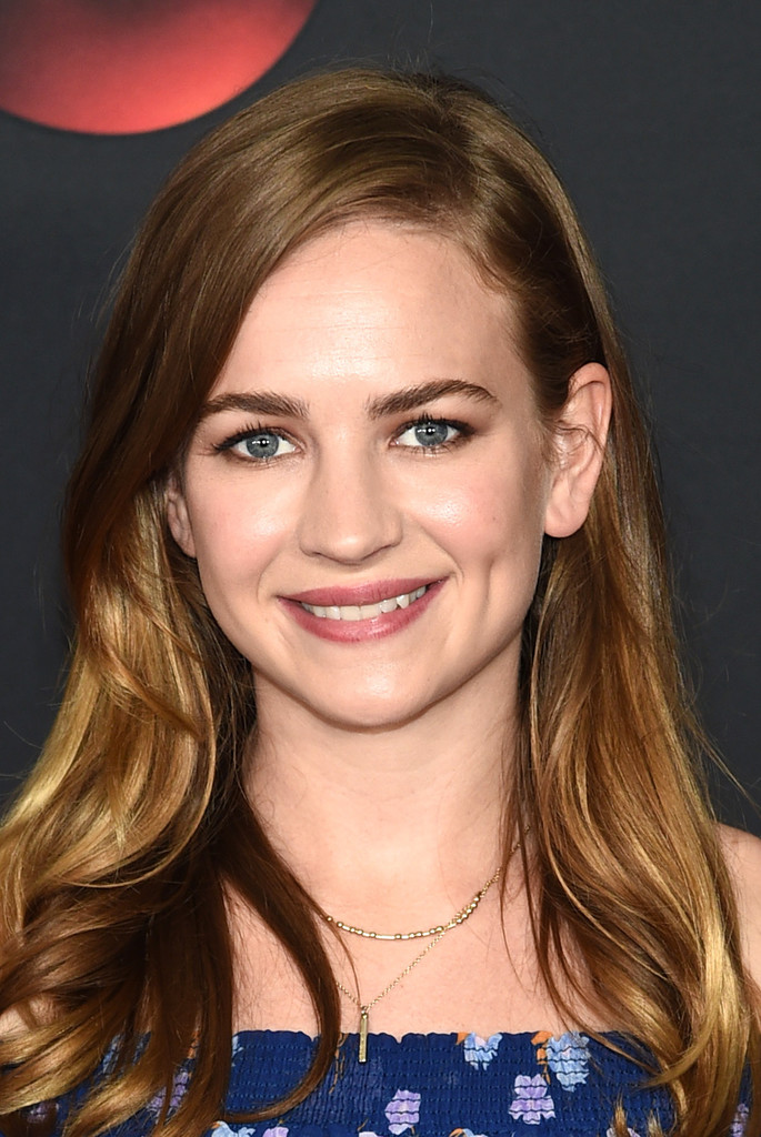 Britt Robertson Biography: Career, Movies, TV Shows, Awards, Family, Parents, Siblings, Children, Husband, Age, Net Worth, Pictures