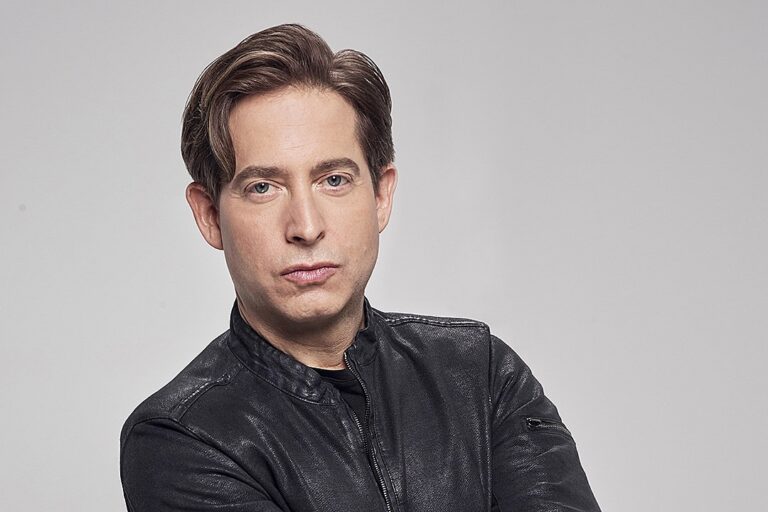 Charlie Walk Biography: Girlfriend, Height, Age, Wife, Net Worth, Instagram, Epic Records, Images