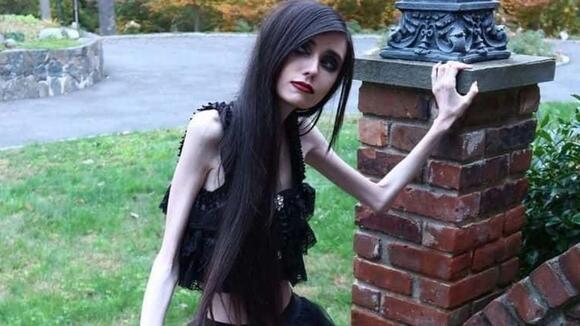 Eugenia Cooney Biography: Age, Height, Net Worth, Boyfriend, YouTube, Instagram, Eating Disorder