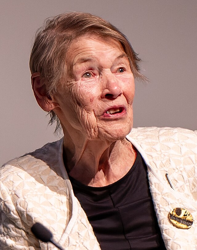 Glenda Jackson Biography: Age, Net Worth, Instagram, Spouse, Height, Wikipedia, Parents, Siblings, Awards, Death