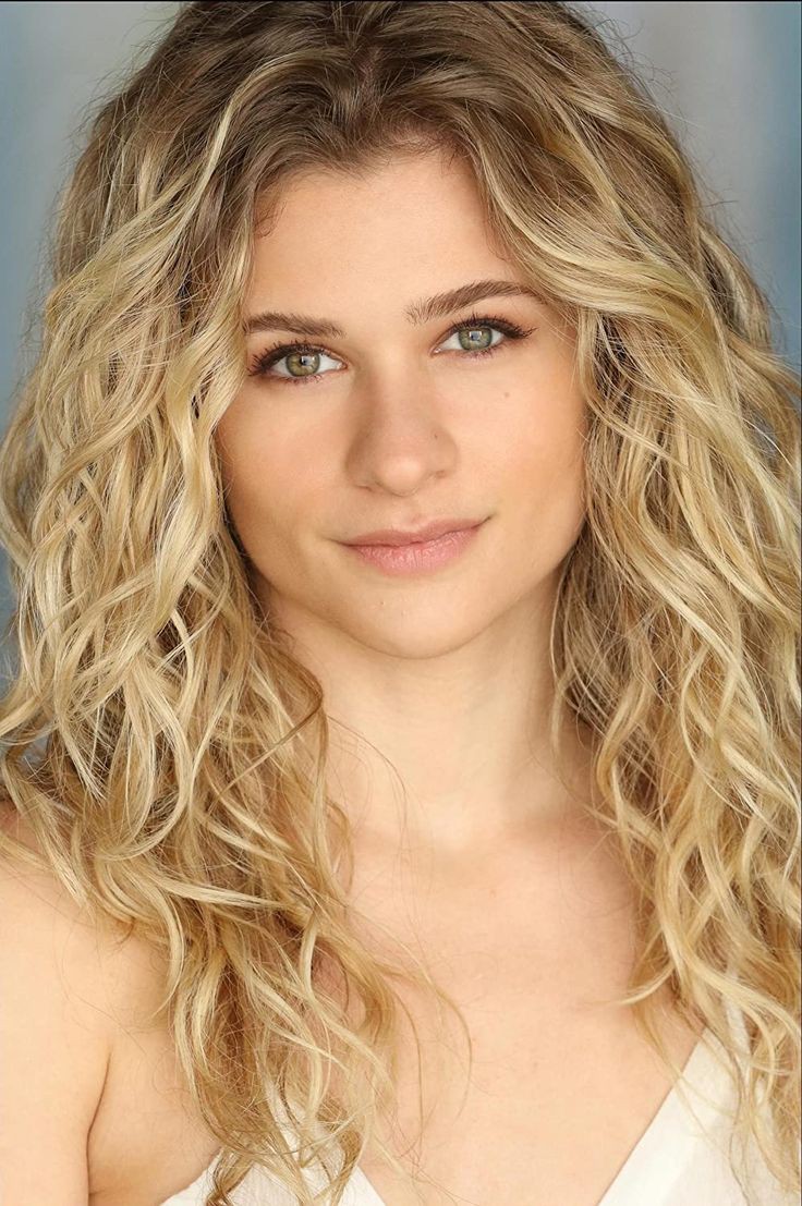 Jenna Boyd Biography: Age, Net Worth, Husband, Children, Parents, Siblings, Career, Wiki, Pictures