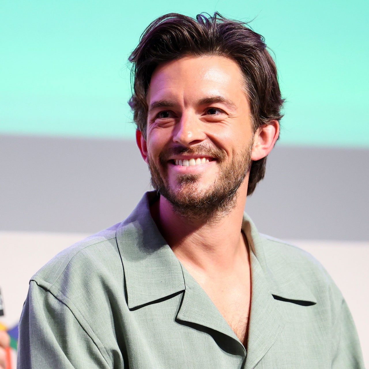 Jonathan Bailey Biography: Age, Parents, Siblings, Girlfriend, Wiki, Net Worth, Movies, Awards