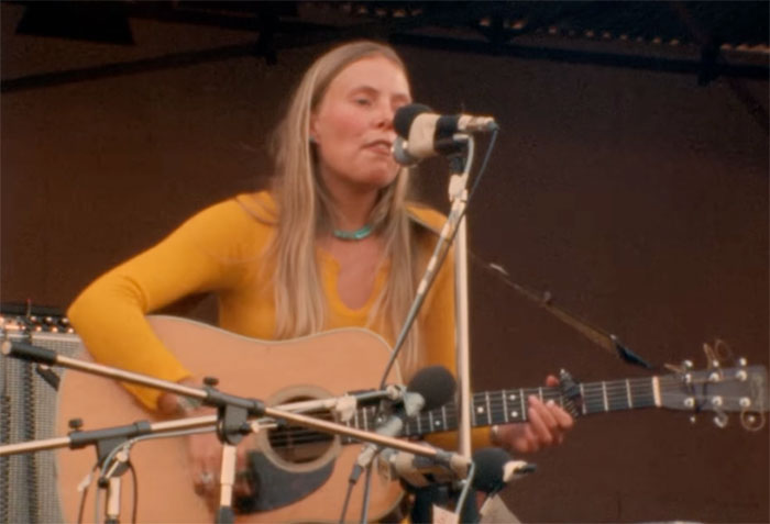 Joni Mitchell's Daughter Kelly Dale Anderson Biography: Instagram, Age, Net Worth, Images, Husband, Children, Wikipedia