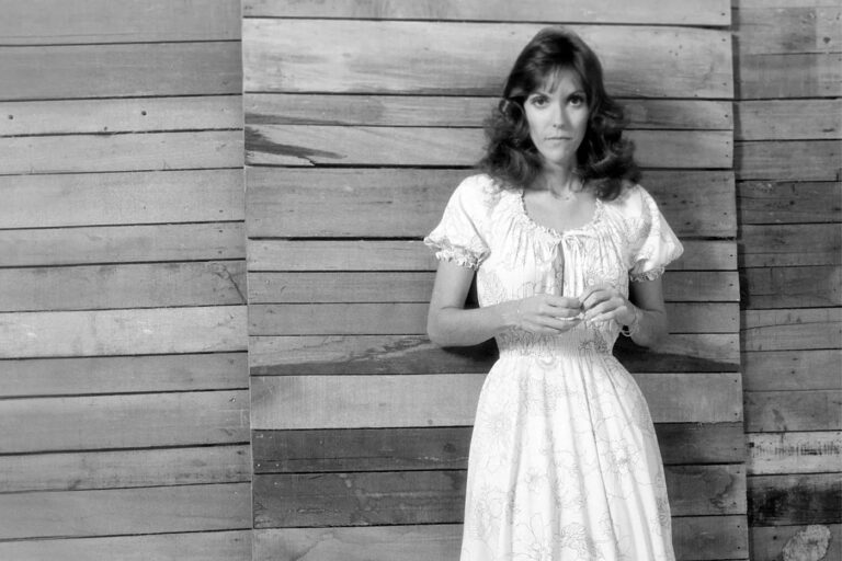 Karen Carpenter Biography: Age, Death, Net Worth, Spouse, Height, Family, Children, Wiki, Songs