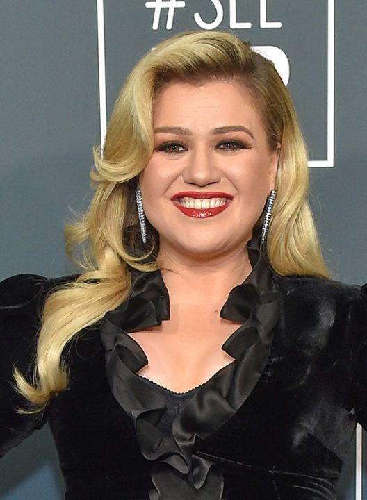 Kelly Clarkson Biography: Age, Net Worth, Husband, Children, Parents, Siblings, Career, Movies, Songs, TV Shows, Awards