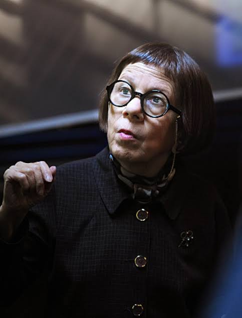 Linda Hunt Biography: Wikipedia, Net Worth, Husband, Children, Parents, Siblings, Age, Career, Awards