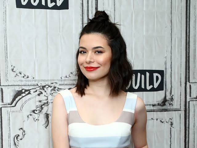 Miranda Cosgrove Biography: Movies, TV Series, Age, Net Worth, Instagram, Spouse, Height, Wikipedia, Parents, Ethnicity, Awards