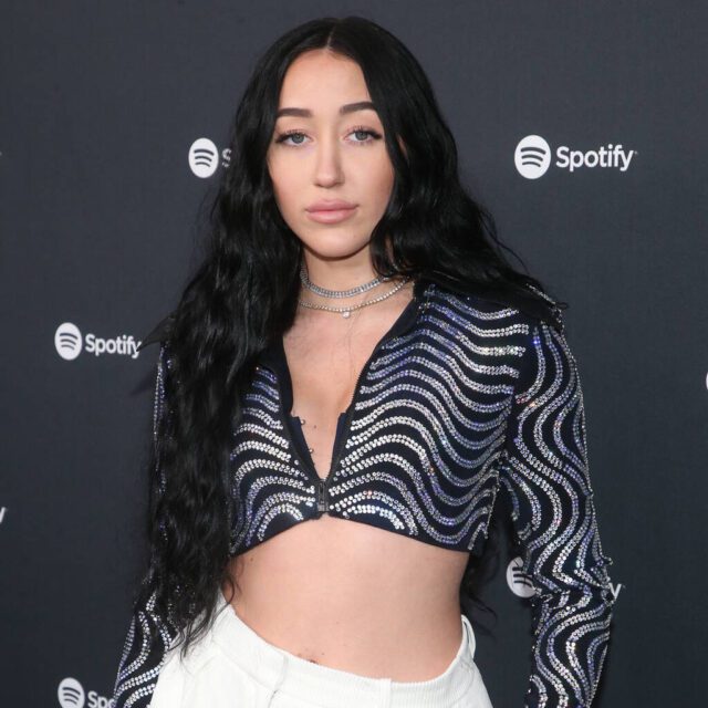 Noah Cyrus Biography: Songs, Net Worth, Siblings, Instagram, Boyfriend, Age, Tours, Videos, Parents, Family