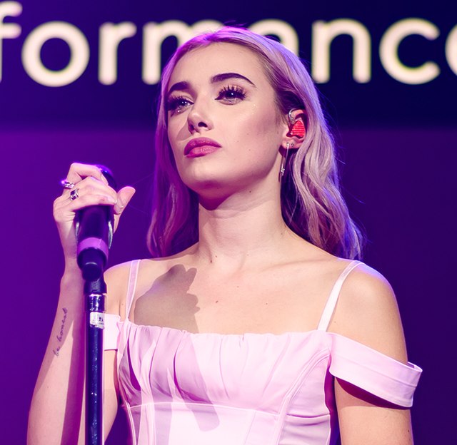 Olivia O'Brien Biography: Age, Career, Albums, Songs, Net Worth, Spouse, Parents, Family, Wiki