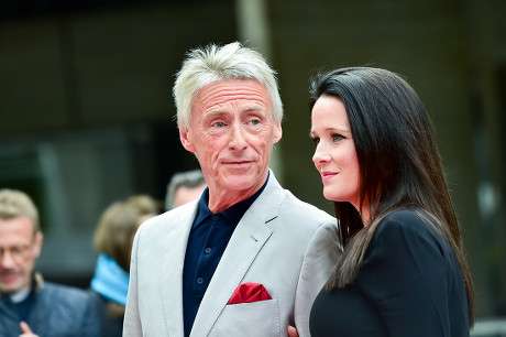 Paul Weller's Wife Hannah Andrews Biography: Husband, Age, Children, Net Worth, Songs, Instagram