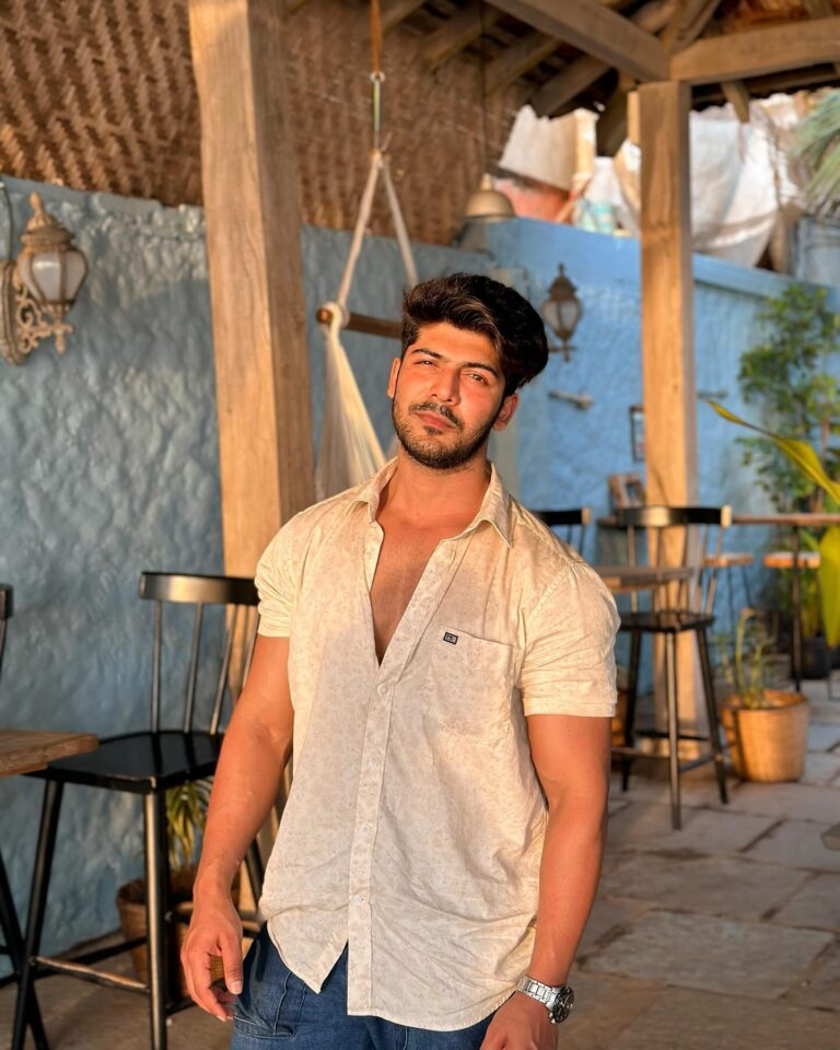 Sheezan Khan Biography: Age, Net Worth, Instagram, Spouse, Height, Wiki, Parents, Siblings, Movies