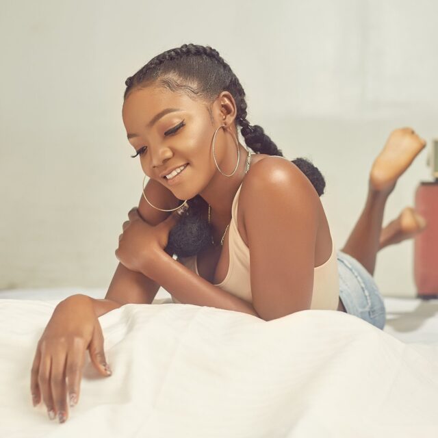 Simi Biography: Real Name, Husband, Children, Age, Daughter, Wiki, Latest Songs, Albums, Pictures, Awards, Instagram