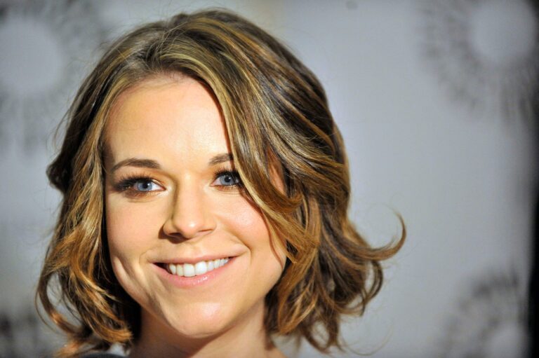 Tina Majorino Biography: Age, Net Worth, Instagram, Spouse, Height, Wiki, Parents, Siblings, Movies