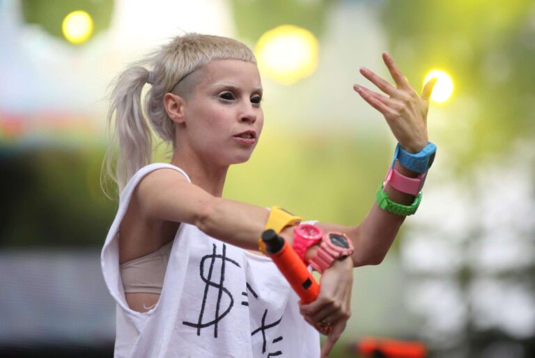 Yolandi Visser Biography: Age, Net Worth, Boyfriend, Films, Songs, Movies, Full Name