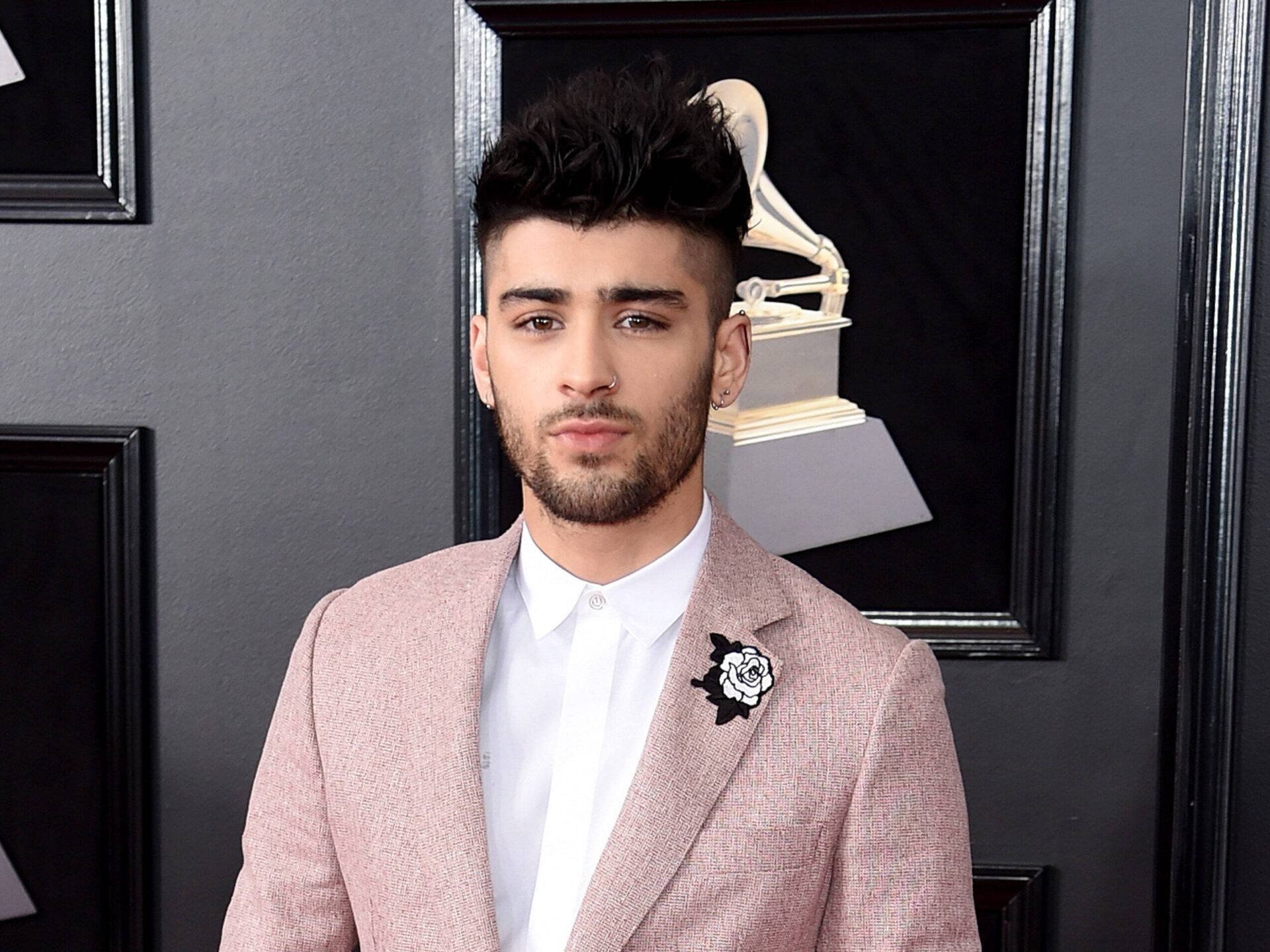 Zayn Malik Biography: Wife, Age, Daughter, Net Worth, Songs, Parents, Instagram, Height, Gigi Hadid, Siblings