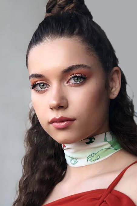 Afra Saraçoğlu Biography: Age, Net Worth, Instagram, Spouse, Height, Wiki, Parents, Movies, Awards