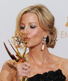 Anna Gunn Biography: Age, Net Worth, Instagram, Spouse, Height, Wiki, Parents, Siblings, Movies, Awards