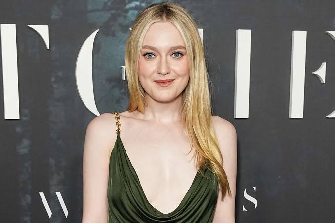 Dakota Fanning Biography: Age, Husband, Parents, Movies, Net Worth