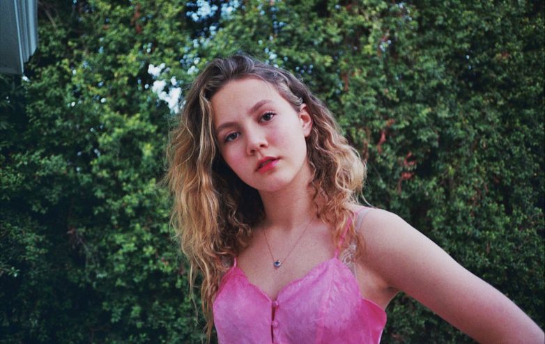 Iris Apatow Biography: Height, Boyfriend, Net Worth, Age, Wiki, Instagram, Parents, Movies