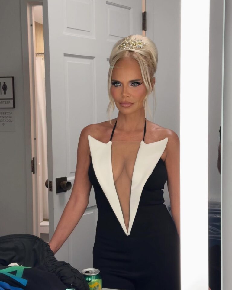 Kristin Chenoweth Biography: Awards, Movies, Age, Husband, Net Worth, Siblings, Parents, Songs, Children