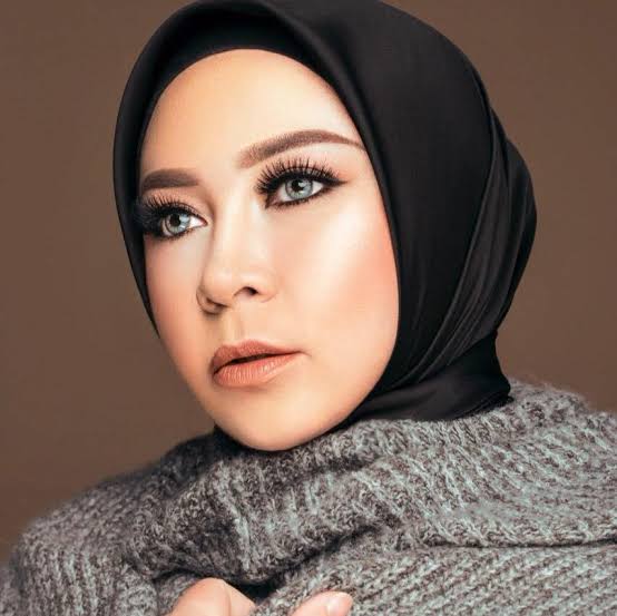 Melly Goeslaw Biography: Age, Net Worth, Instagram, Spouse, Height, Wiki, Parents, Siblings, Children, Career, Nationality, Awards, Songs