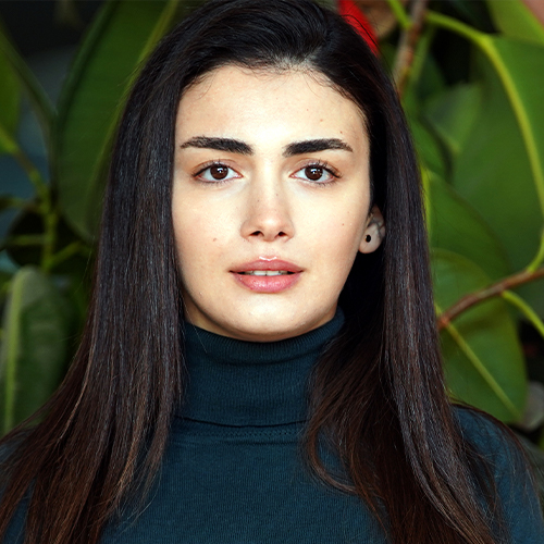 Özge Yağız Biography: Age, Net Worth, Instagram, Spouse, Height, Wiki, Career, Movies