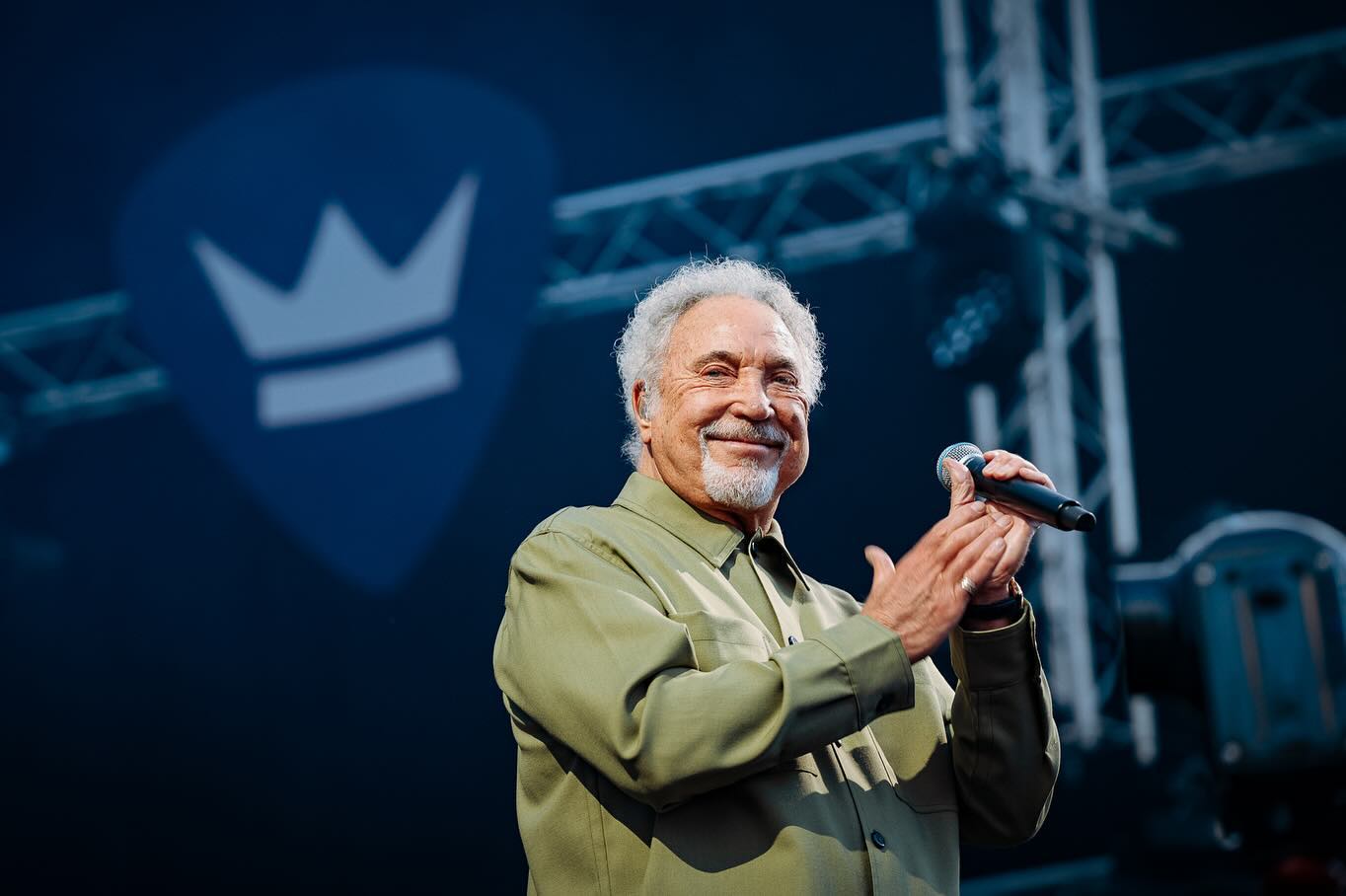 Tom Jones Biography: Net Worth, Songs, Age, Children, Parents, Wife, Albums, Family, Height