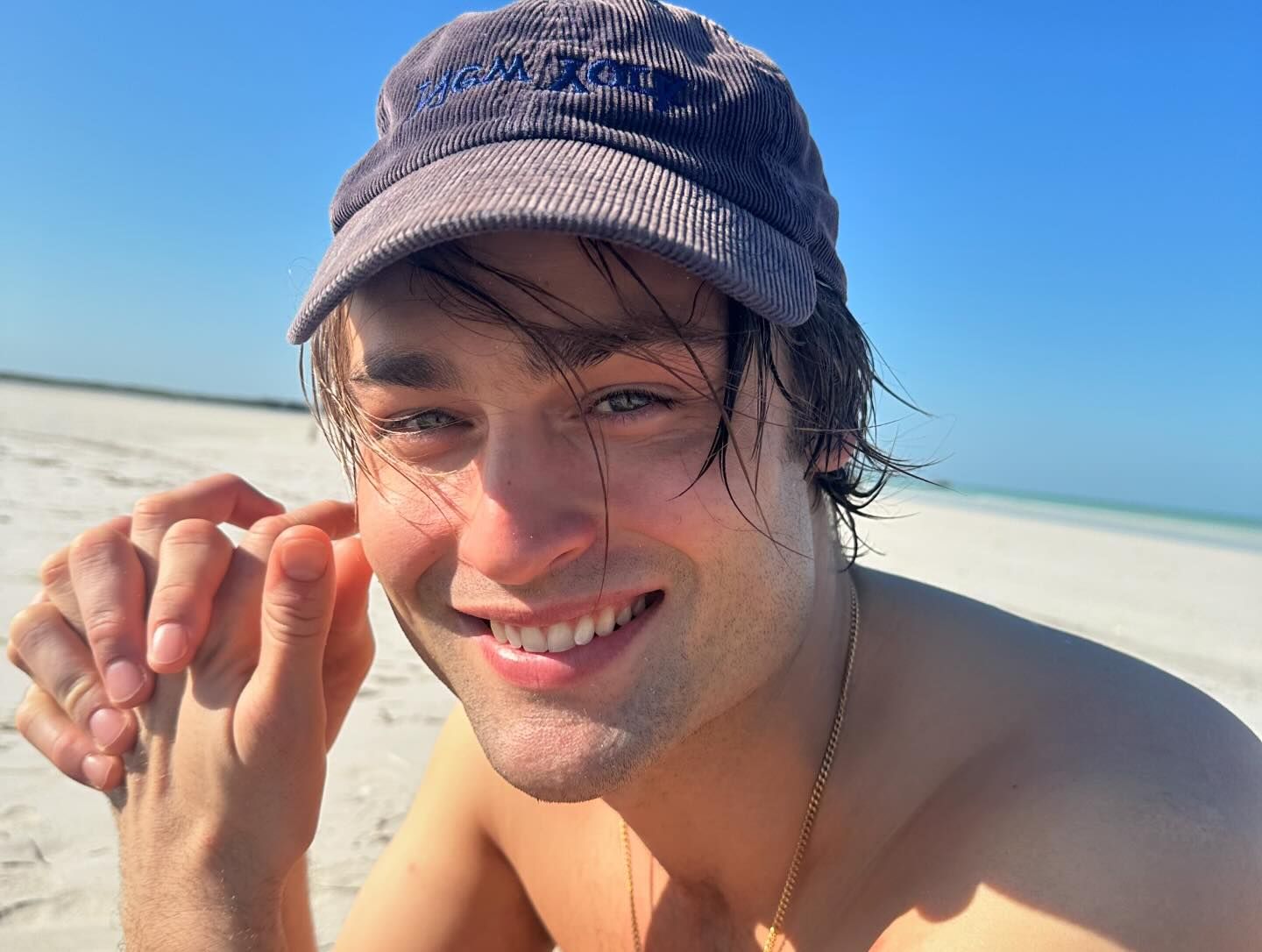 Douglas Booth Biography: Girlfriend, Siblings, Age, Net Worth, Parents, Children, Height, Wikipedia, Movies, Awards