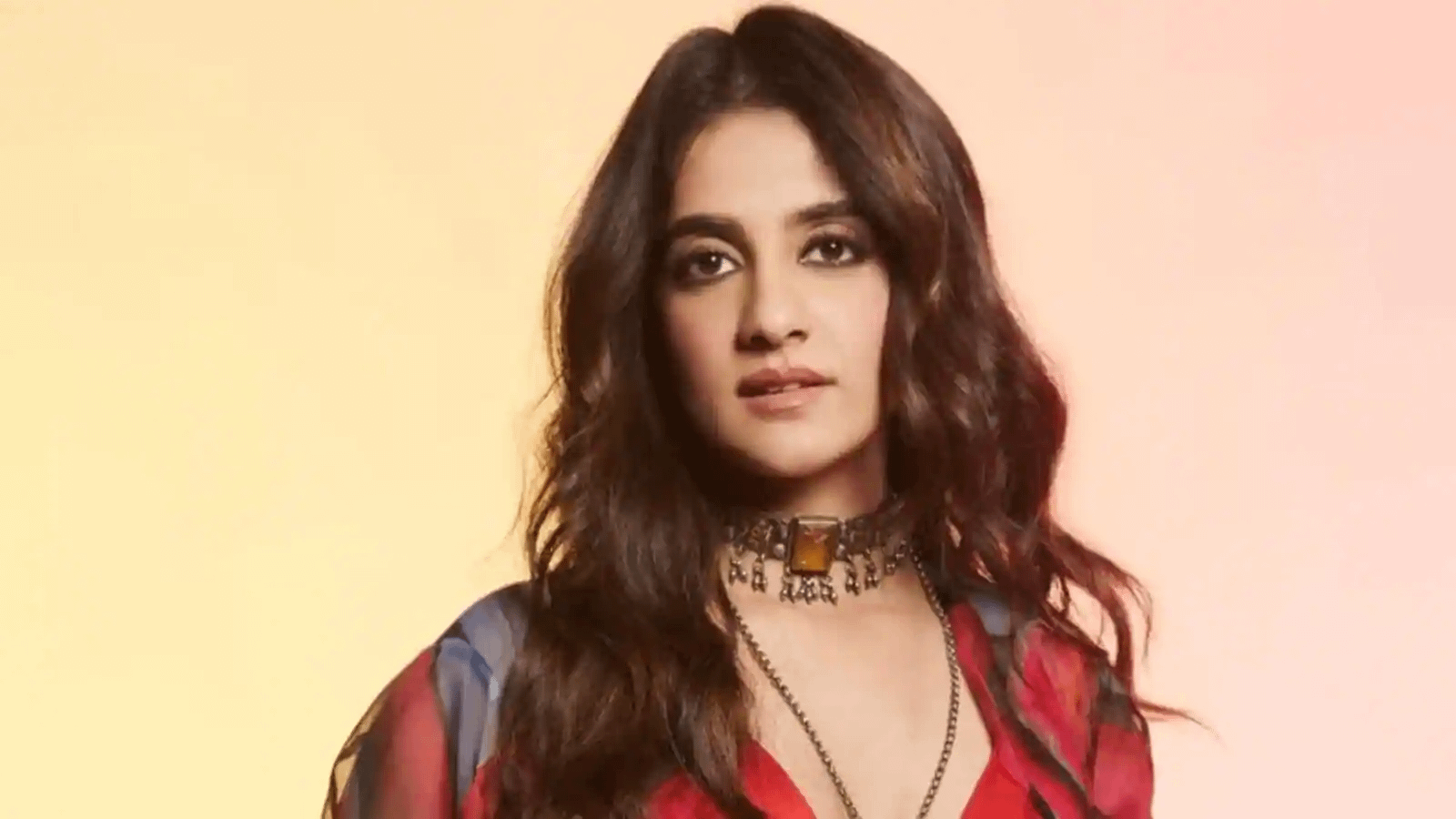 Jaslyn Royal Biography: Net Worth, Age, Husband, Parents, Movies, Songs, Height, Awards