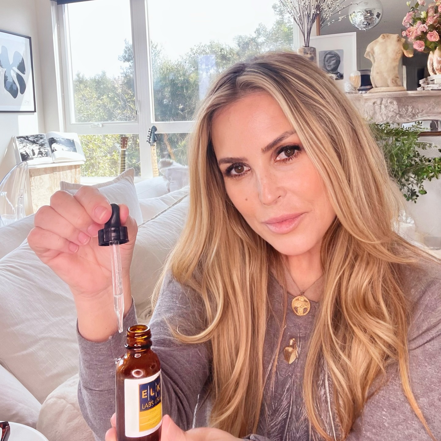 Jillian Barberie Biography: Movies, Age, Parents, Siblings, Net Worth, Height, Controversies, Children, Movies, Husband, Books