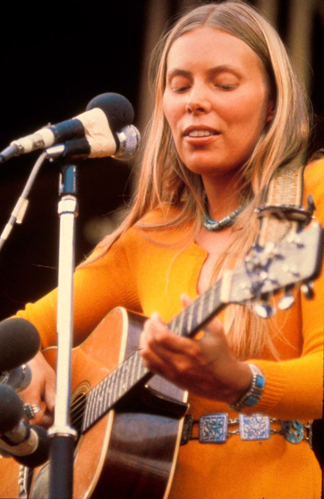 Joni Mitchell Biography: Songs, Awards, Age, Career, Net Worth, Husband, Children, Parents, Siblings, Pictures