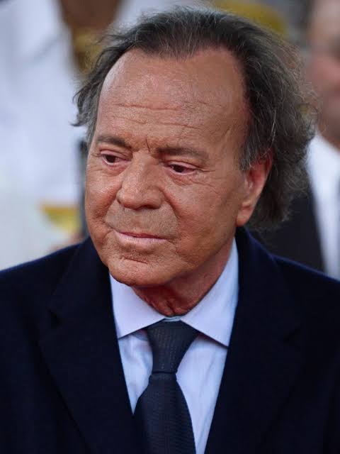 Julio Iglesias Biography: Songs, Awards, Age, Children, Net Worth, Wife, Siblings, Parents