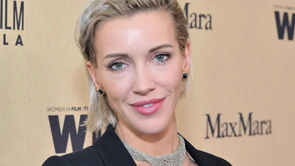 Katie Cassidy Biography: Age, Net Worth, Movies & TV Shows, Husband, Height, Wiki, Children