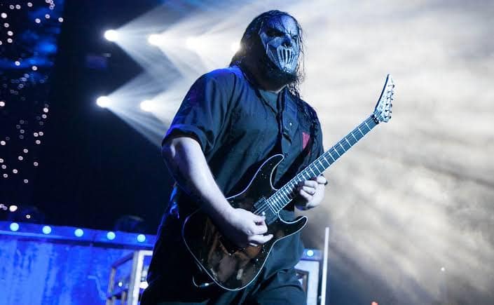 Mick Thomson Biography: Controversy, Parents, Age, Net Worth, Siblings, Height, Awards, Songs, Children, Wife