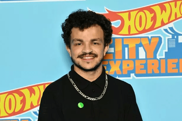 Alex Bain Biography: Net Worth, Height, Girlfriend, Age, Movies, Children, Parents